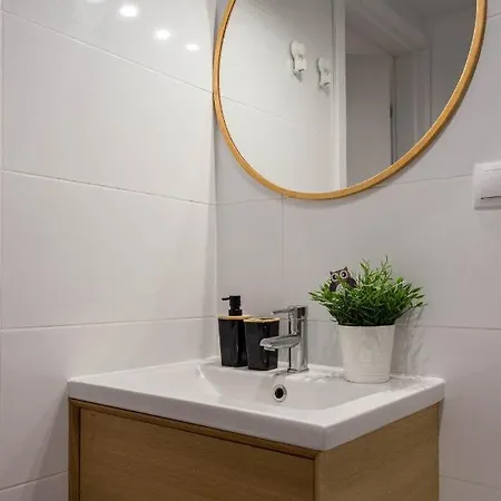 M&r Apartament Smart&bright Batorego 16, Netflix, Free Wifi, Metro I Park Pole Mokotowskie, Stodola, Self Check-in, 5 Minut Od Centrum Apartment *
